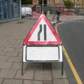 road-narrow-uk-sign